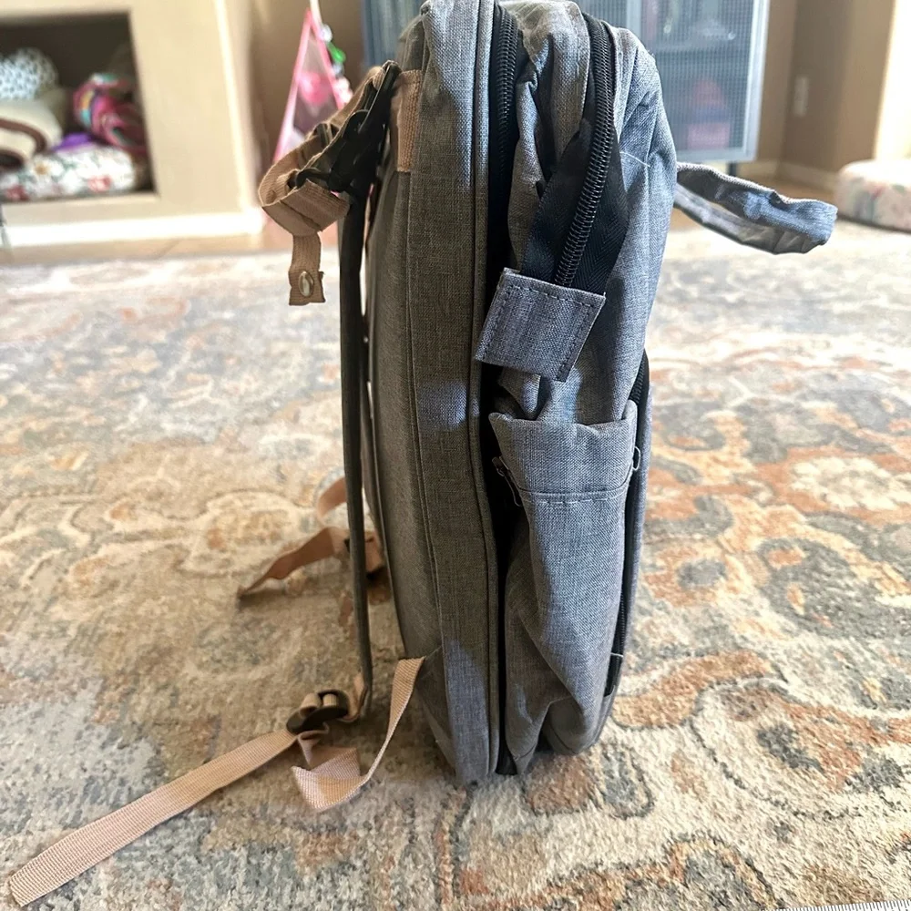 NWOT‎ Multi-Function Travel Diaper Bag / Changing Station / Privacy Sleep